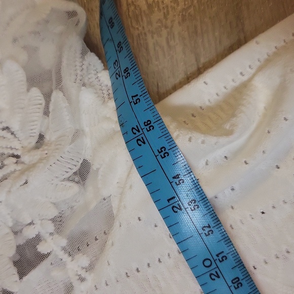 White shirt - Picture 7 of 8